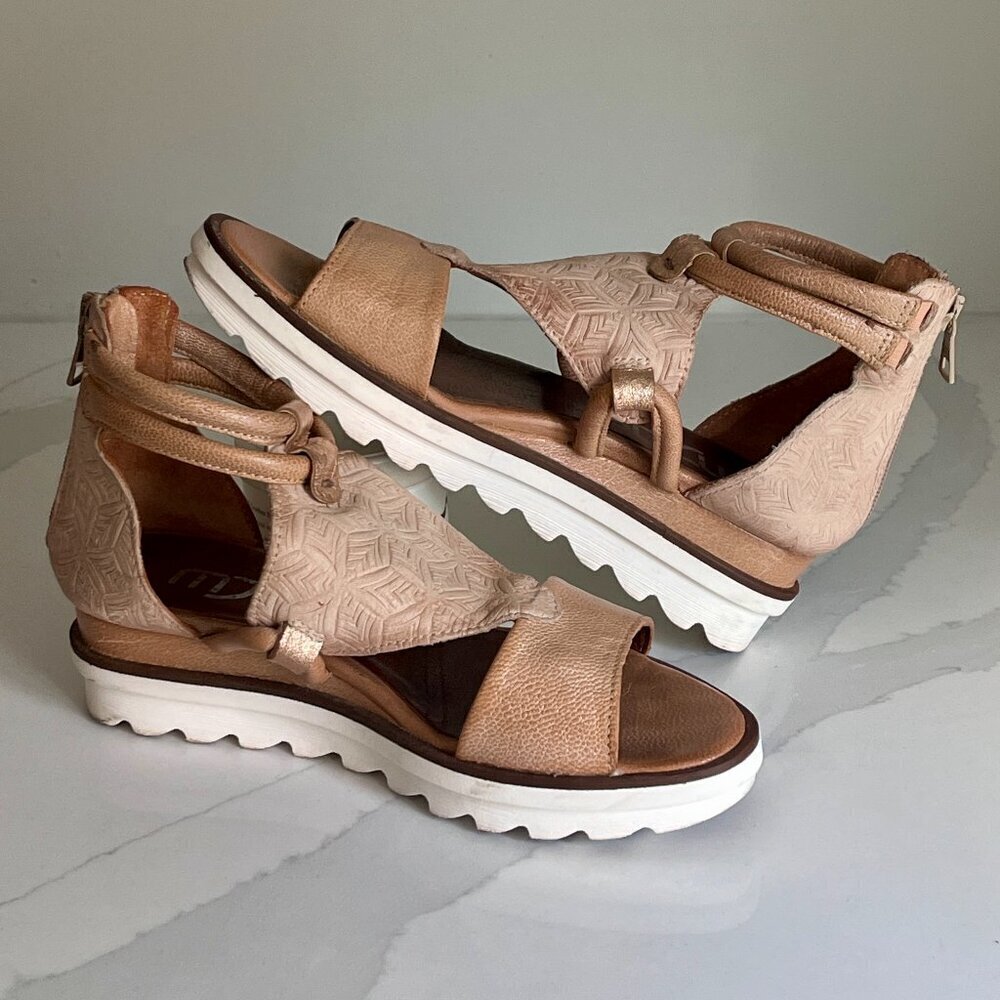 Mjus Woman's Tan Textured Leather Wedge Sandal Size 6 (36)